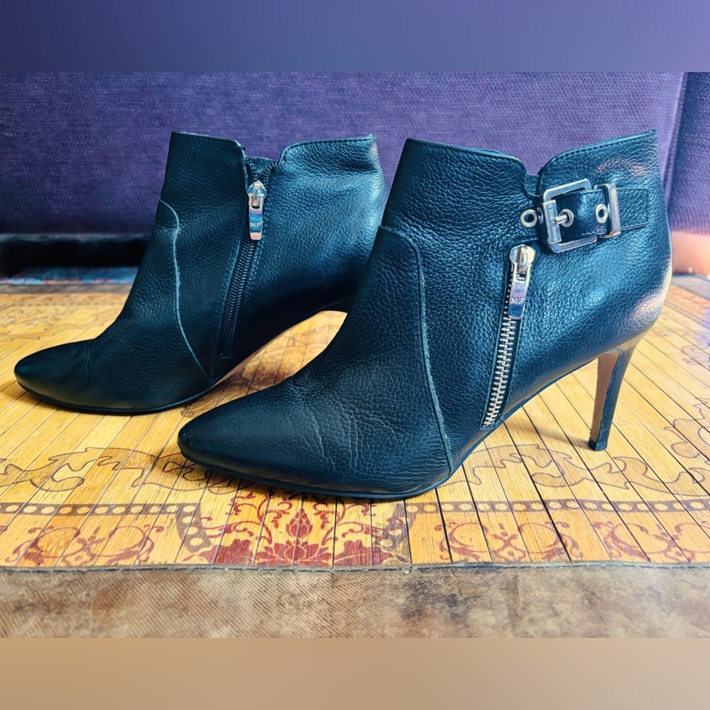 Pointy toe leather booties - Picture 2 of 13